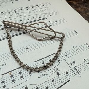 Tie Bar Clip with Chain